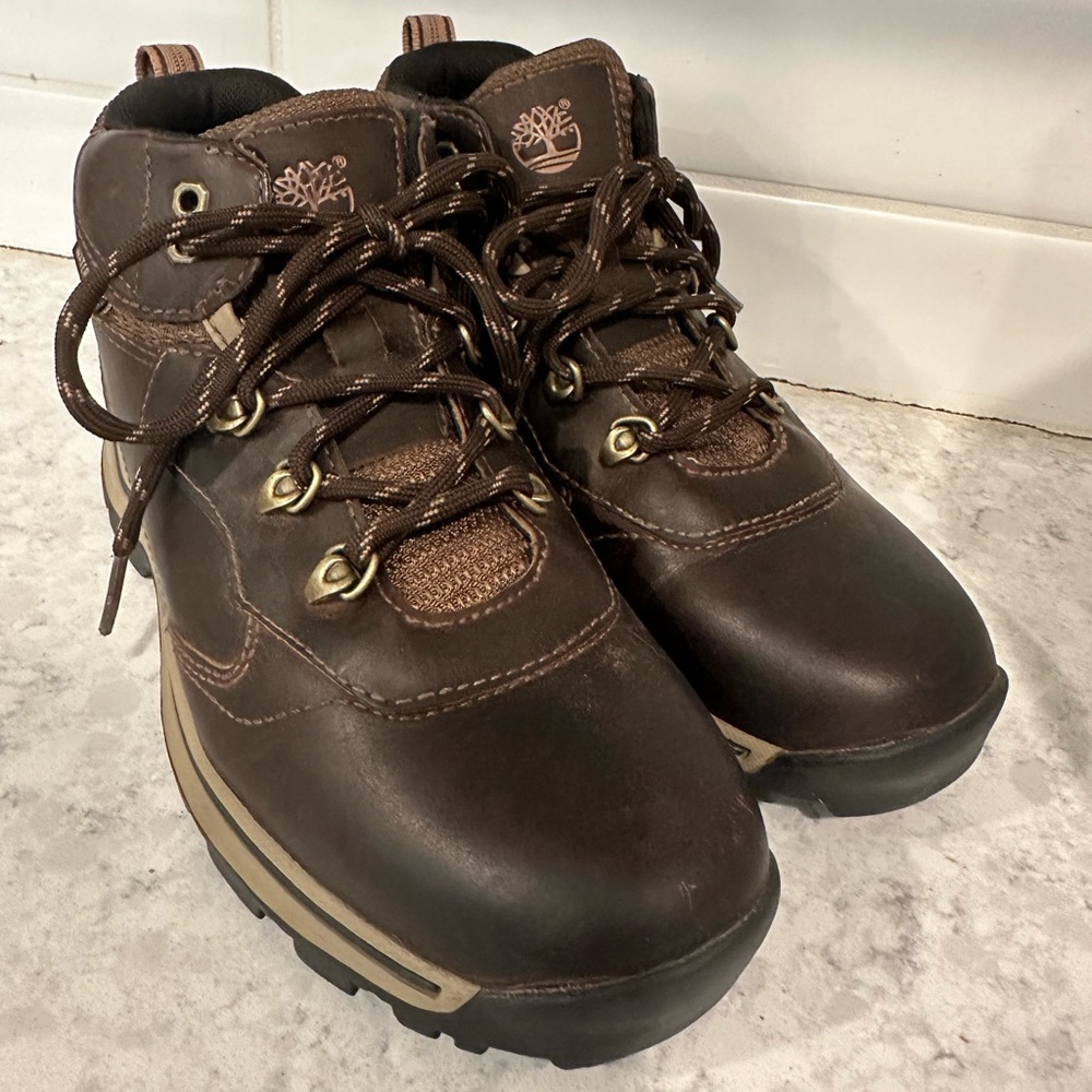 Brown boys 3.5 Hiking boot